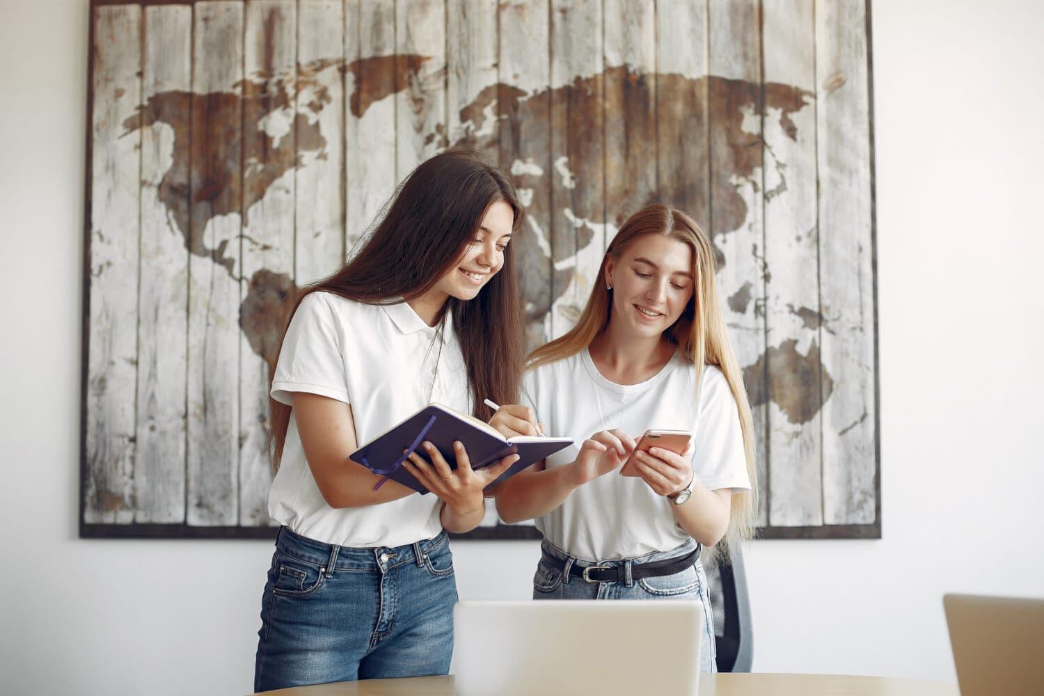 Jak przygotować się na Erasmus w Polsce – mieszkanie, dokumenty i rzeczy, o których studenci zapominają Jak przygotować się na Erasmus w Polsce – mieszkanie, dokumenty i rzeczy, o których studenci zapominają