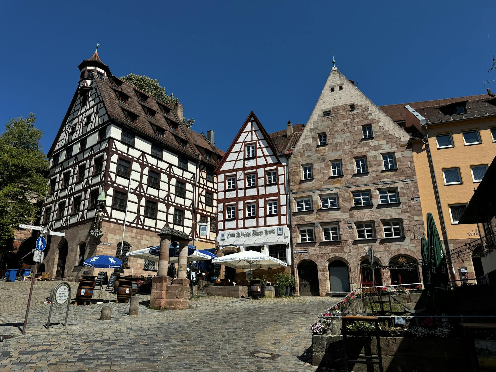 Historyczne, szachulcowe kamienice w starej części Norymbergi