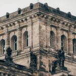 Detal architektoniczny fasady gmachu Reichstagu w Berlinie