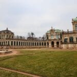 Pałac Zwinger w Dreźnie, barokowa architektura i zielone trawniki