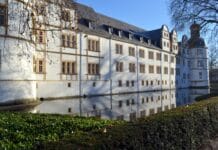 Schloss Neuhaus w P